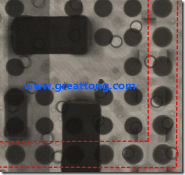 BGA錫球尺寸小于0.4mm，采用降低BGA內圍襲球的錫膏量所得到X-Ray，稍微留意一下可以發現最外圈的錫量(圓的直徑)比其他內圍的錫球上的錫量來得多一點點。也就是外圈的黑色圓形直徑比內圈的圓形來得大一點點。