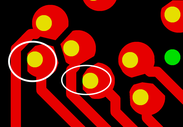 PCB生產(chǎn)會產(chǎn)生同一方向性的小小量偏移，焊盤被削的方向無規(guī)則，最惡劣的情況還會出現(xiàn)個別孔破焊環(huán)